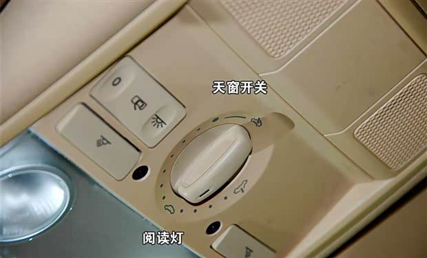 对于电动天窗来说,在颠簸的道路中最好不要完全打开天窗,否则会因天窗