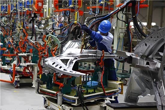 艾瑞泽7论坛 艾瑞泽7匠心回归奇瑞生产车间以及试验室参观记   焊装