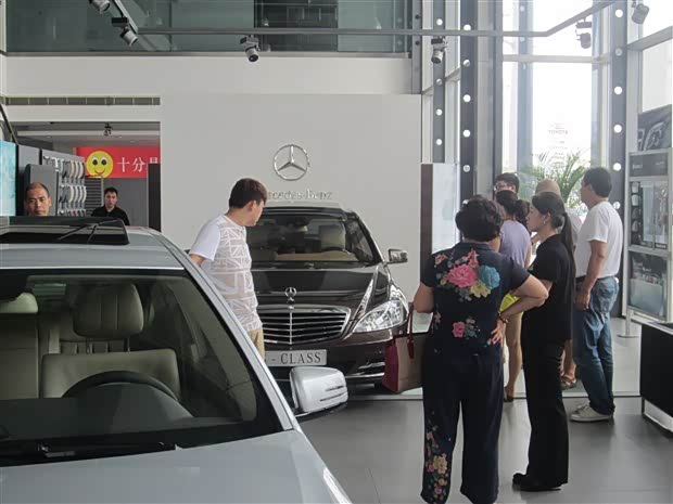 奔驰汽车销售顾问面试_奔驰销售顾问收入(2)