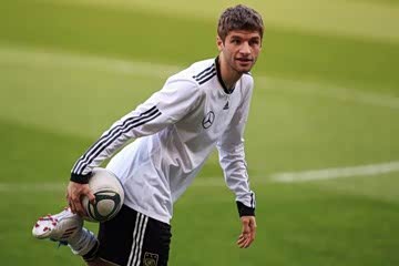 德国足球巨星与奔驰商务名车对对碰