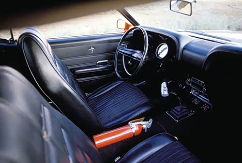 【图】汽车行车安全须知灭火器可要放在车上哦