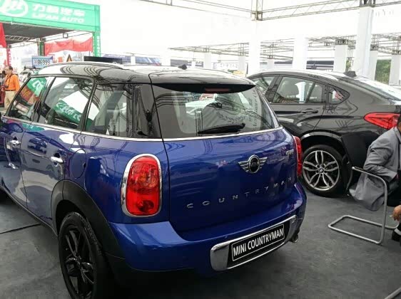 新款suv锋芒亮相  mini countryman是首款配备四个车门,一个大尾门,五