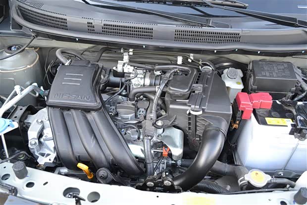 动力方面:启辰r30采用了1.2l发动机与5速手动变速器的组合.