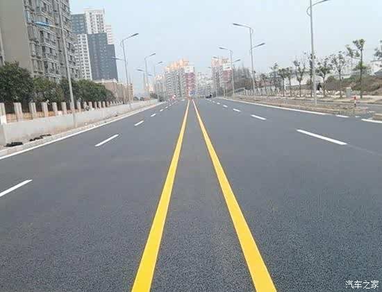 单黄实线的作用是禁止双方向车辆越线或压线行驶.