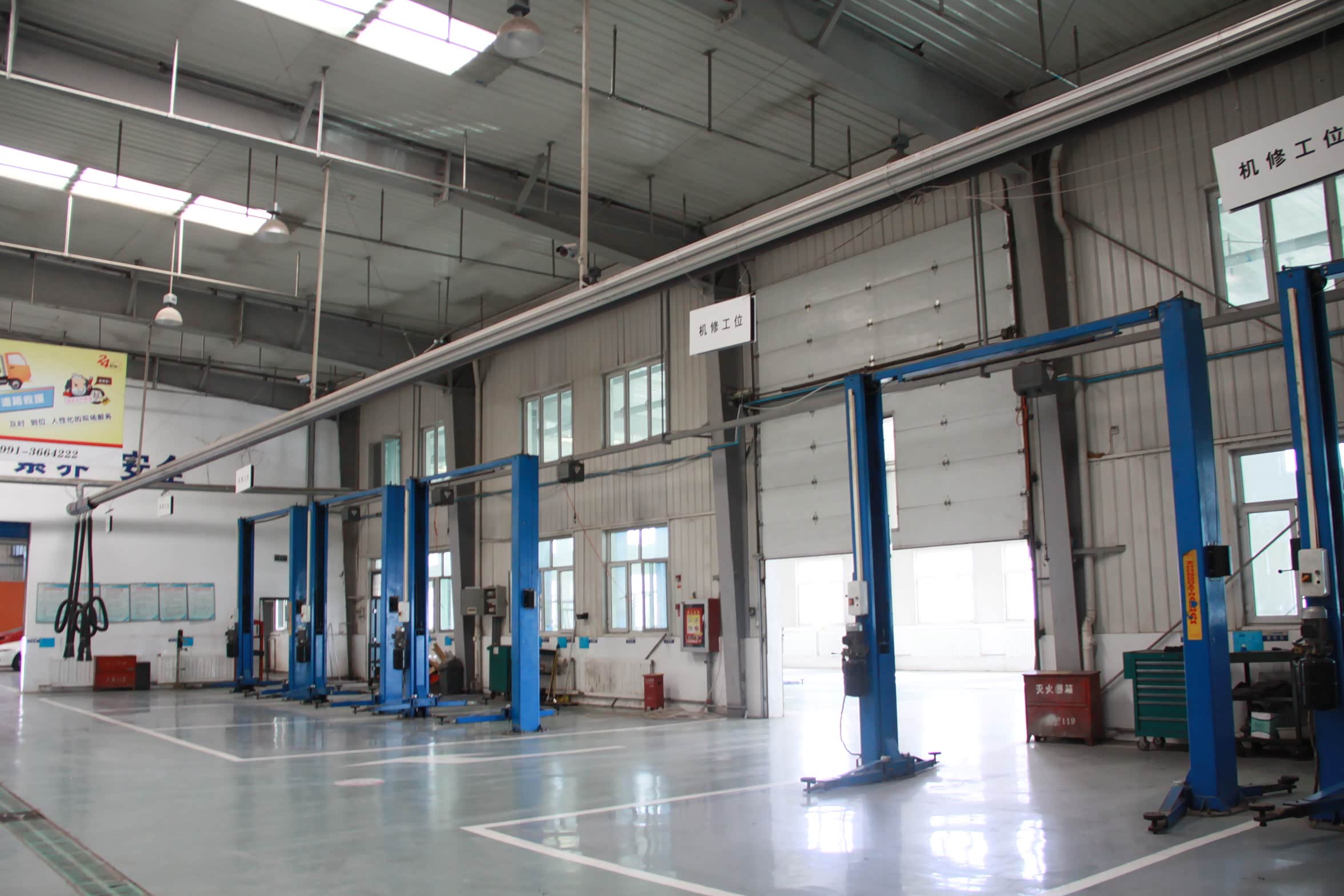 新疆华达汽车 维修间