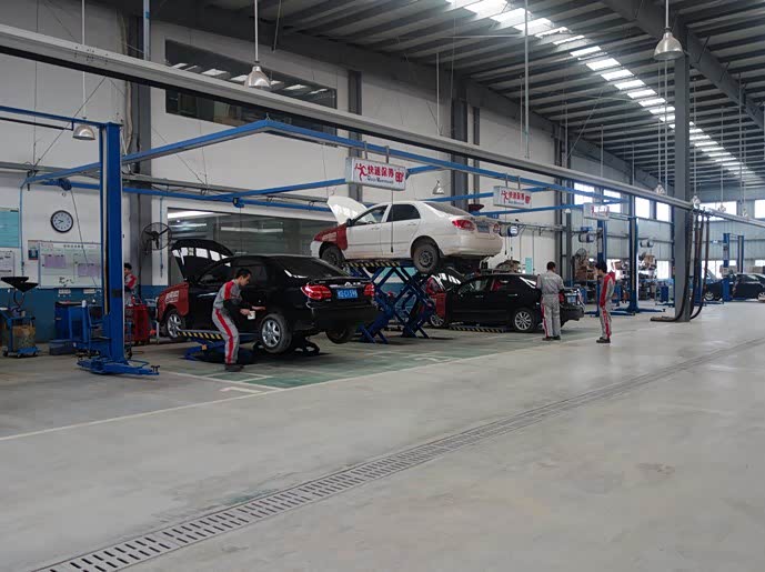 玉林骏业丰田4s店 维修间