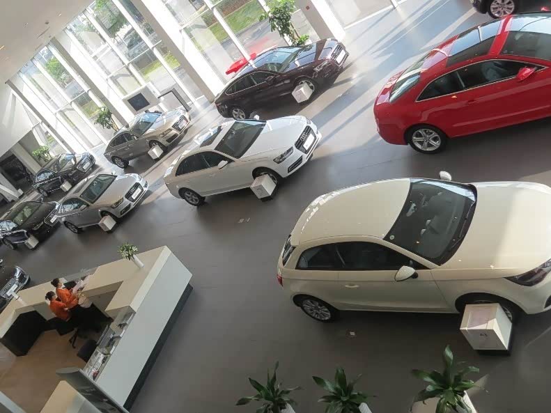 新车展示区